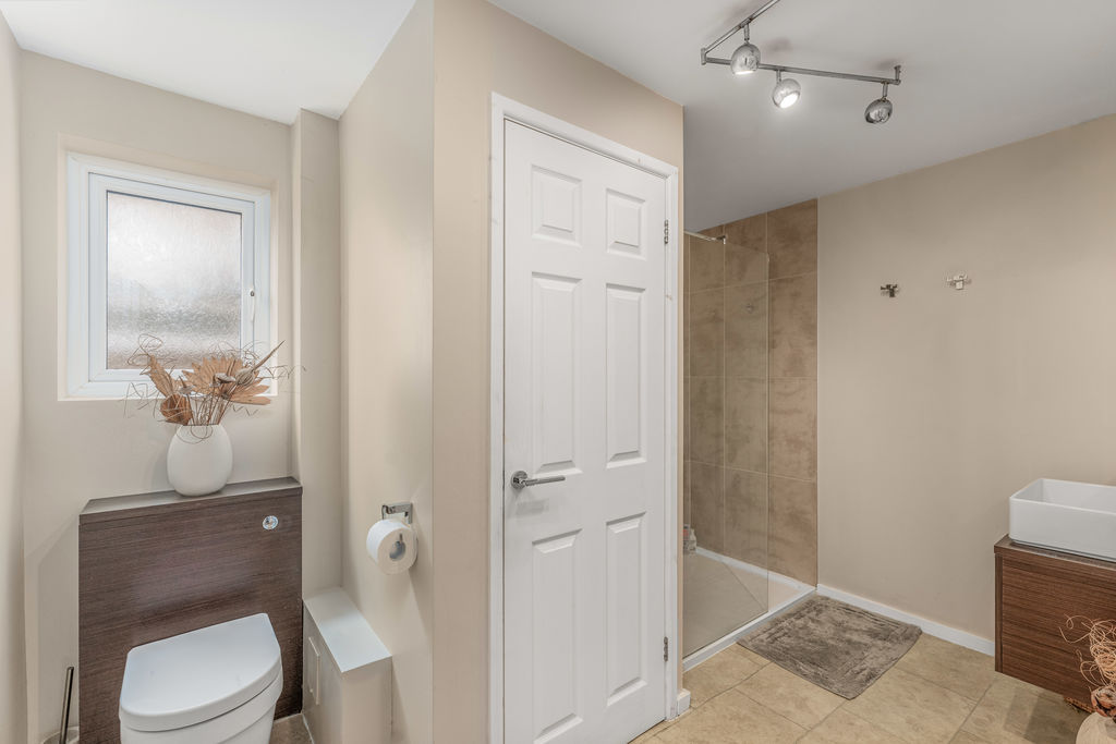 Gauntlets Close Bloxham